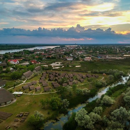 Dolphin Camping Hotel Sfântu Gheorghe Eksteriør billede