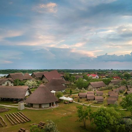 Dolphin Camping Hotel Sfântu Gheorghe Eksteriør billede