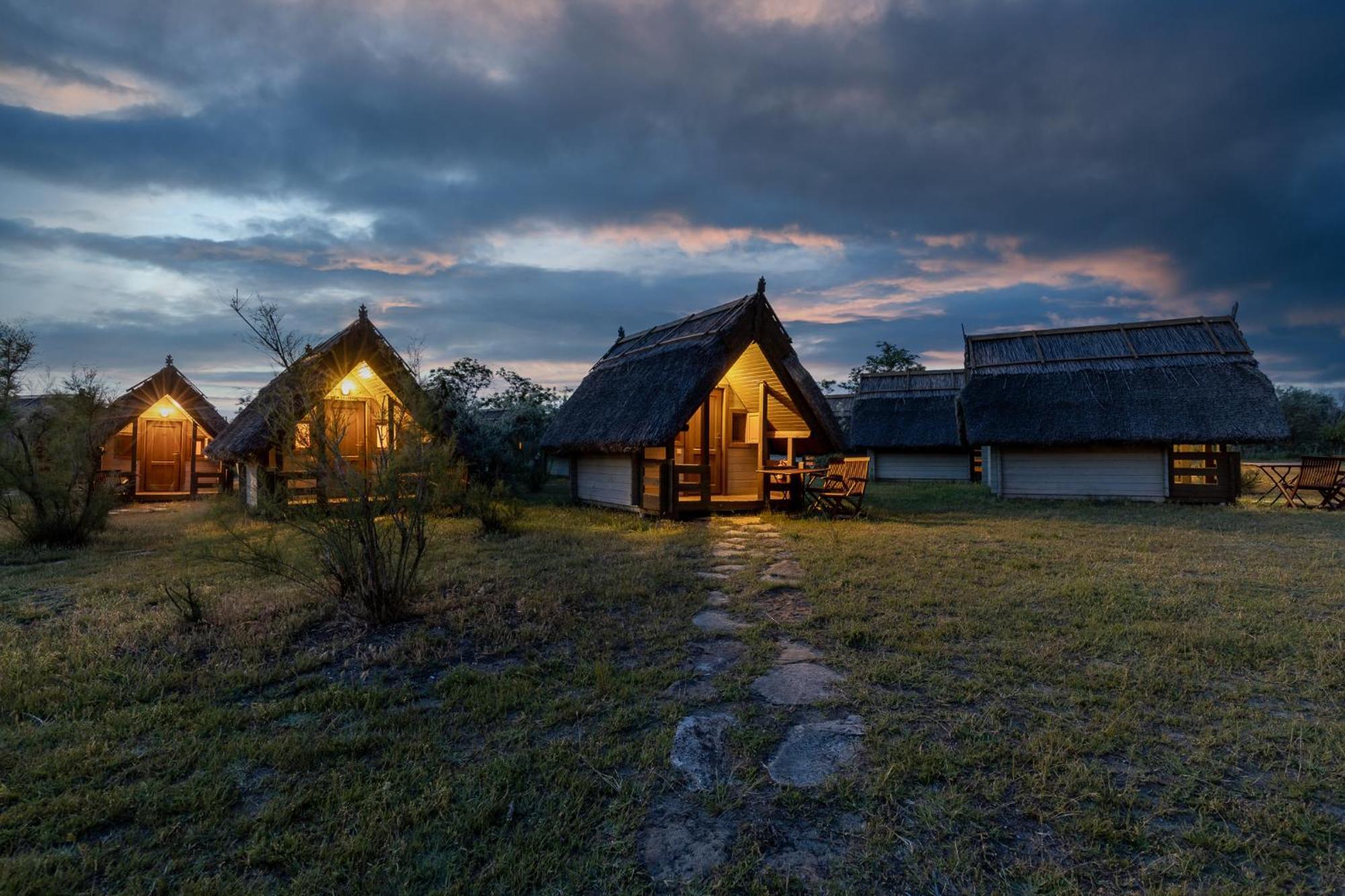 Dolphin Camping Hotel Sfântu Gheorghe Eksteriør billede