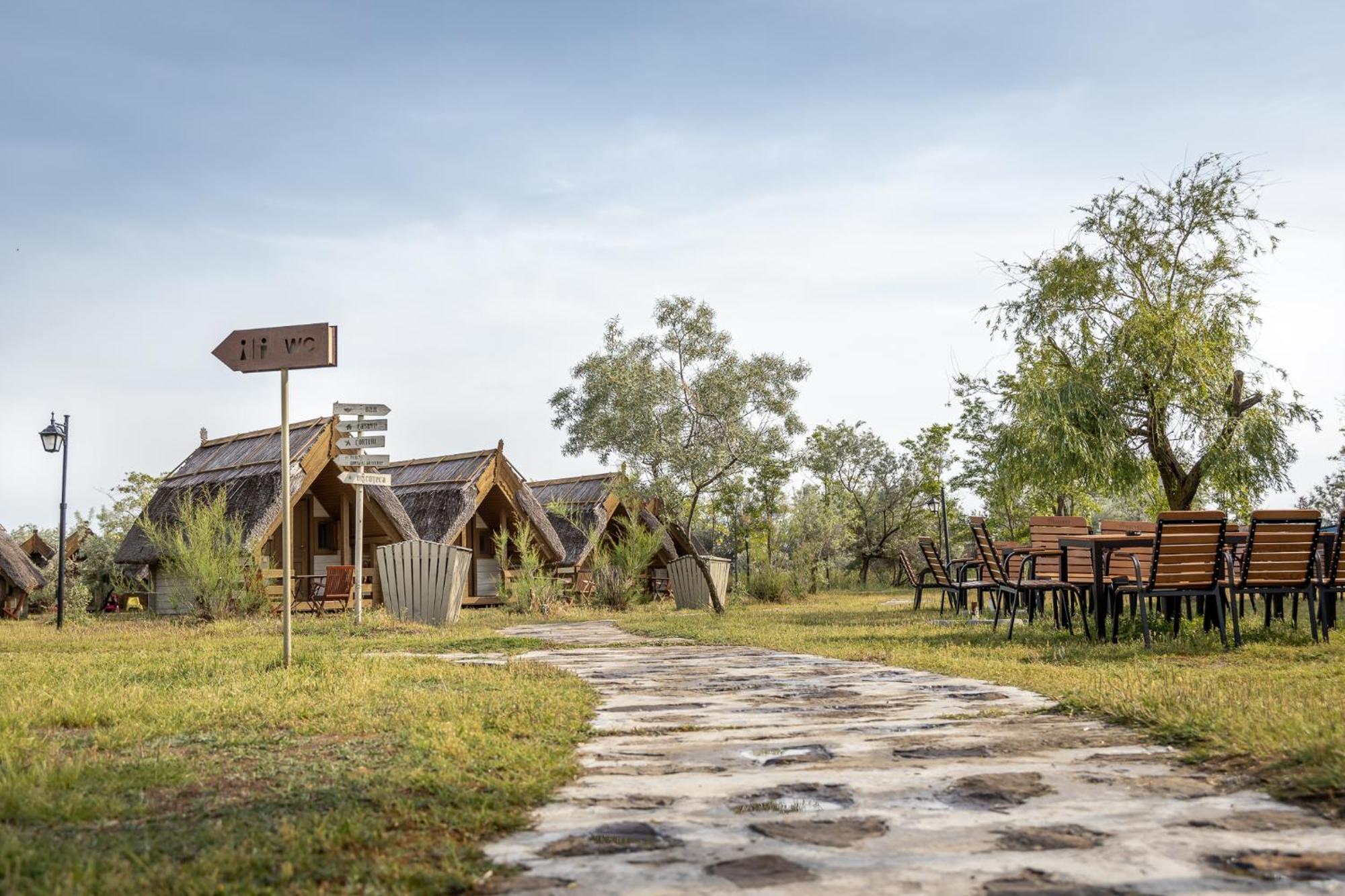 Dolphin Camping Hotel Sfântu Gheorghe Eksteriør billede