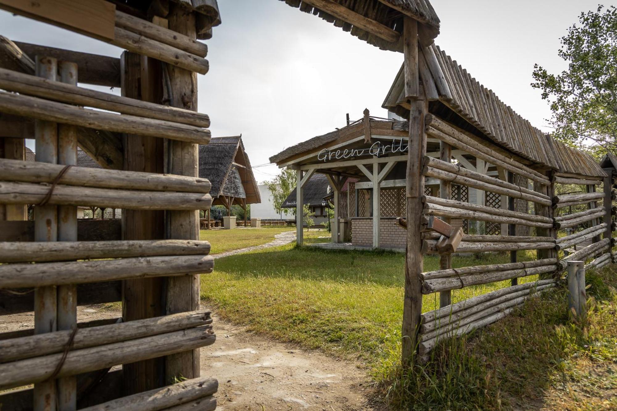 Dolphin Camping Hotel Sfântu Gheorghe Eksteriør billede