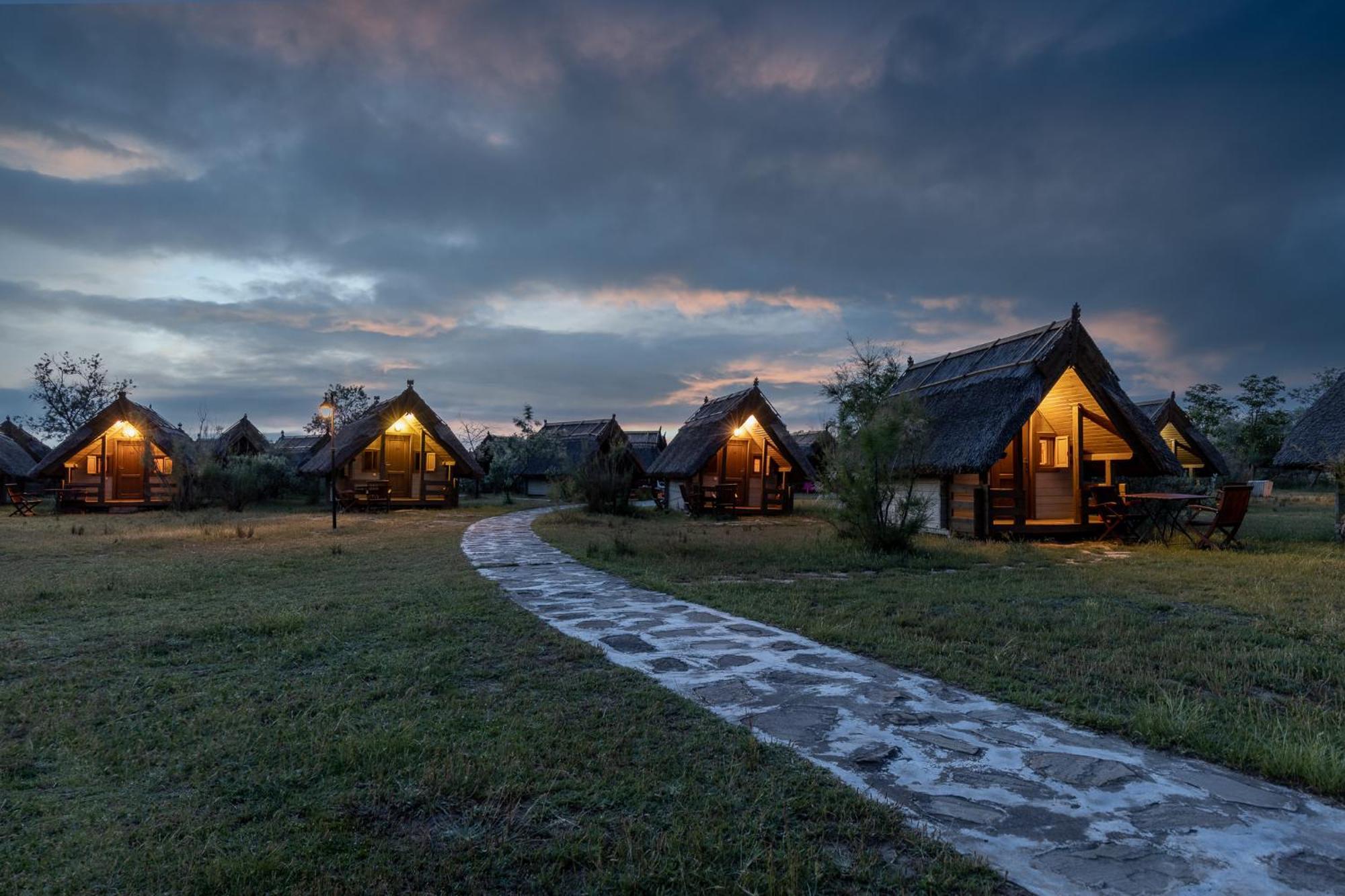 Dolphin Camping Hotel Sfântu Gheorghe Eksteriør billede