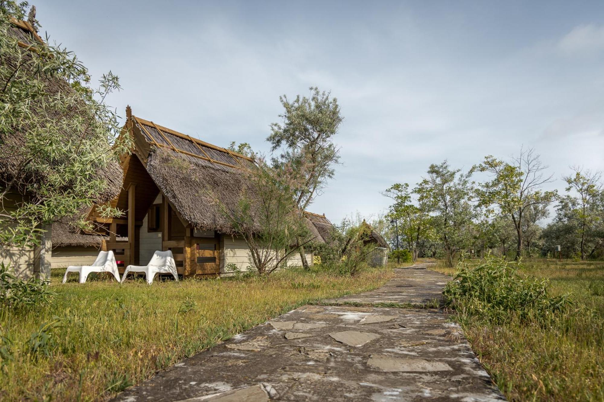 Dolphin Camping Hotel Sfântu Gheorghe Eksteriør billede