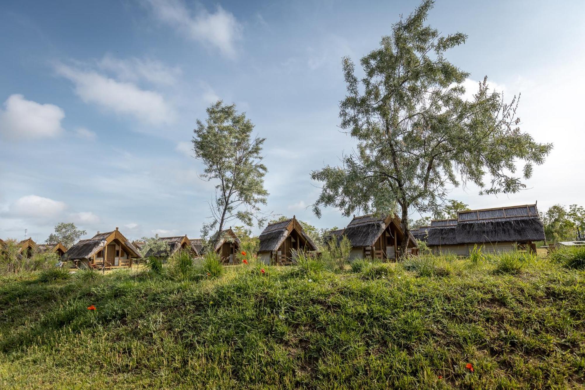 Dolphin Camping Hotel Sfântu Gheorghe Eksteriør billede