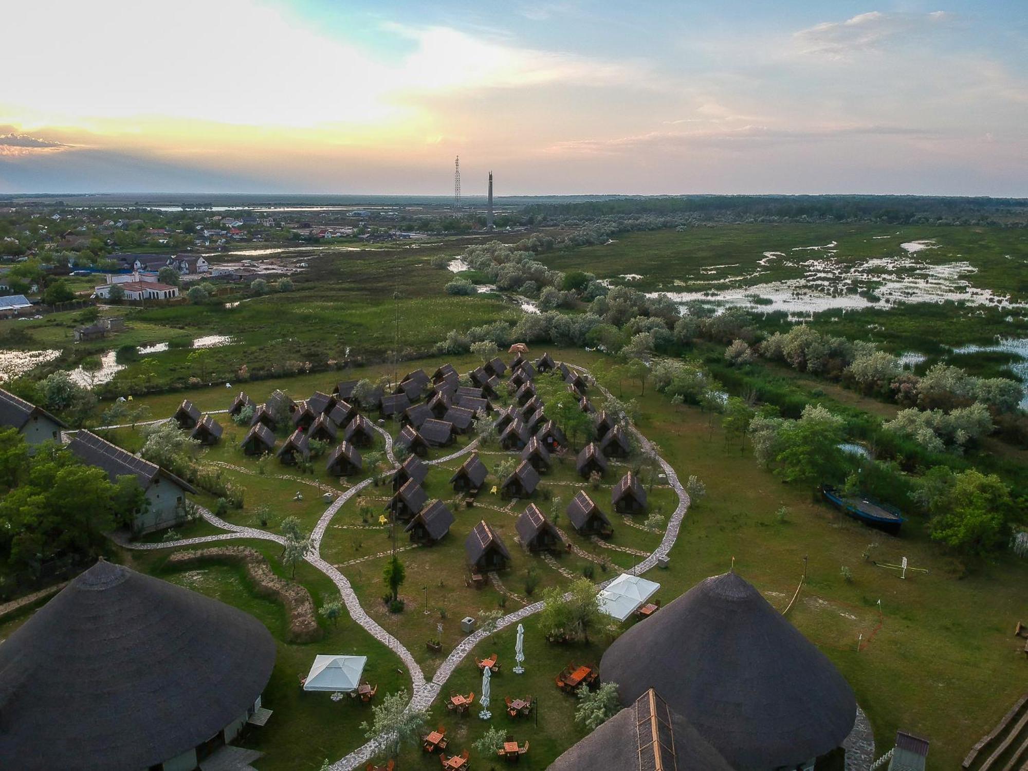 Dolphin Camping Hotel Sfântu Gheorghe Eksteriør billede