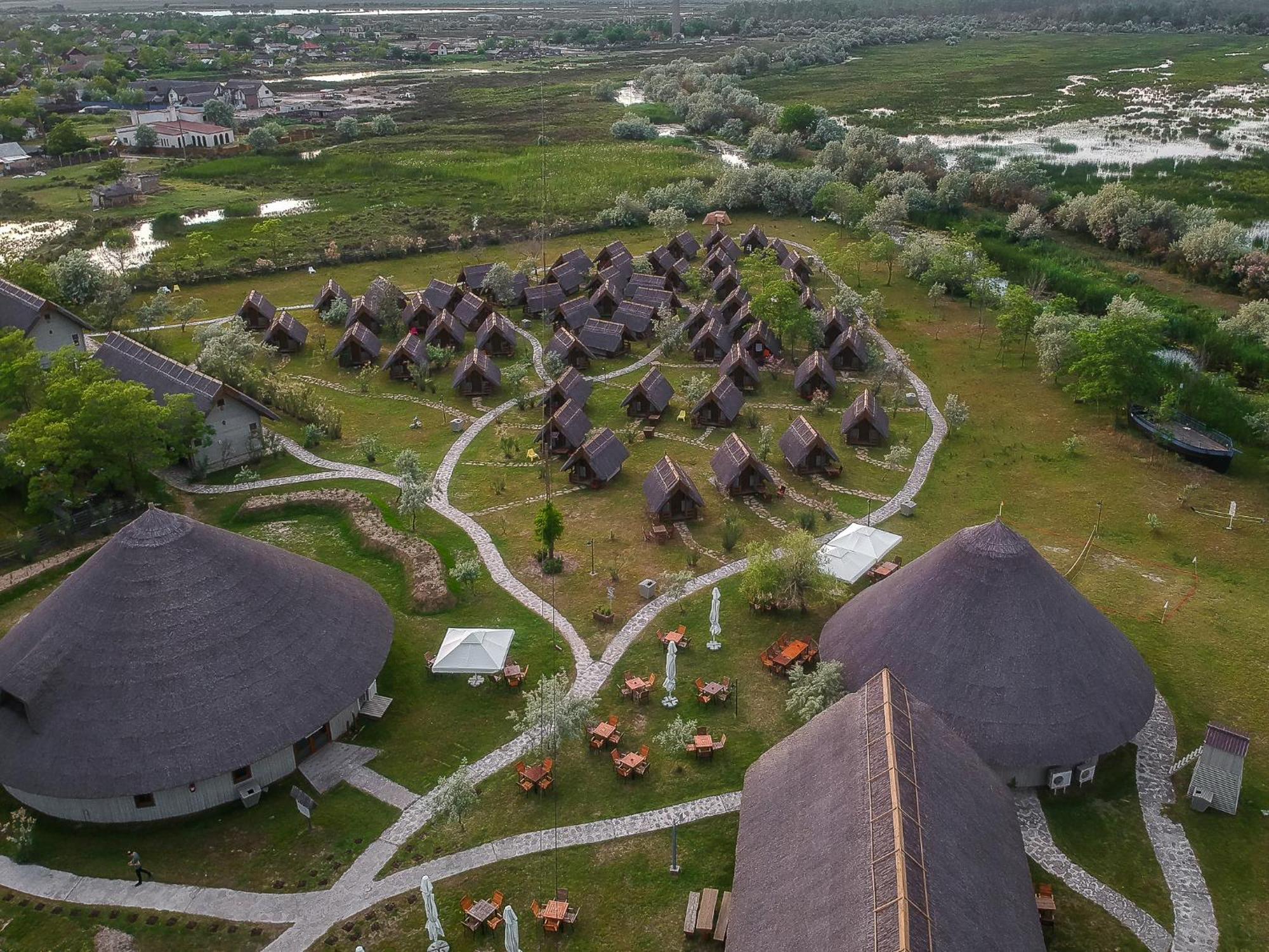 Dolphin Camping Hotel Sfântu Gheorghe Eksteriør billede