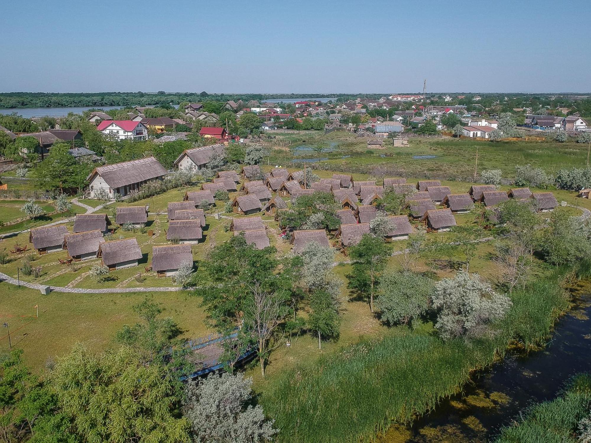 Dolphin Camping Hotel Sfântu Gheorghe Eksteriør billede